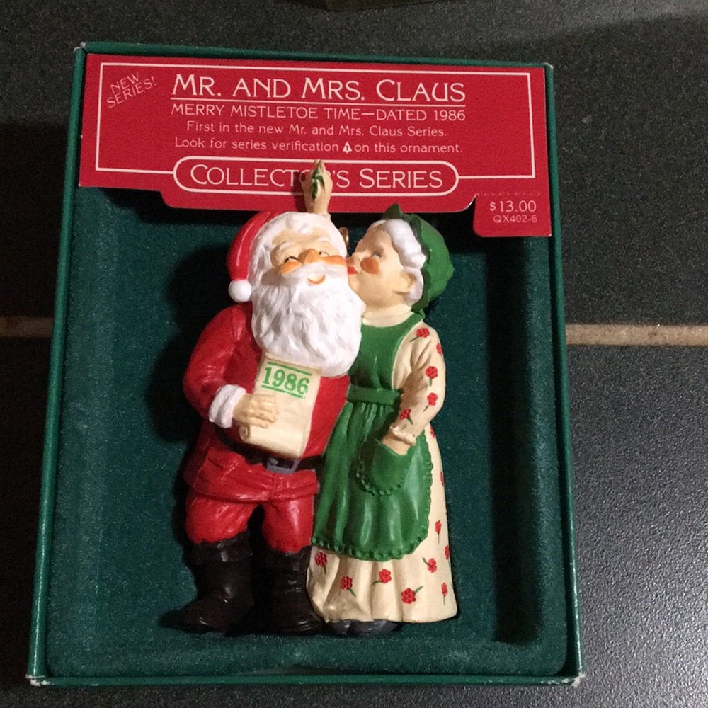 Hallmark 1996 Mr and Mrs. Claus Merry Mistletoe Time Ornament